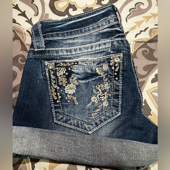 Miss Me Shorts - Picture 4 of 5